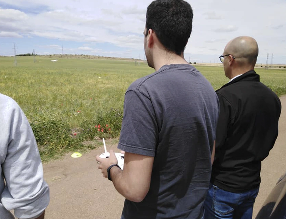 Especialistas en tratamientos fitosanitarios y fertilizantes con drones